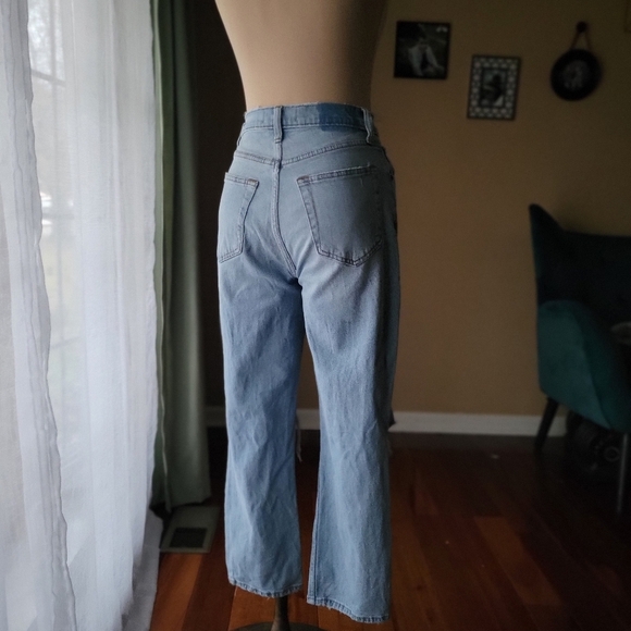 Abercrombie & Fitch Light Wash Blue Distressed Straight Legged Jeans Size 4 - Picture 5 of 7